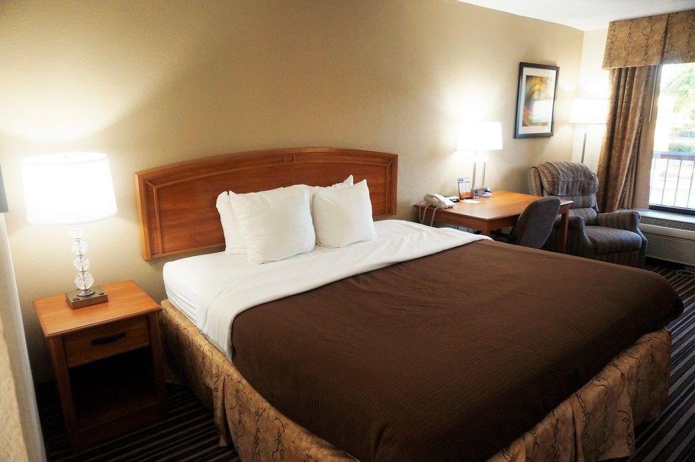 Howard Johnson By Wyndham Greensboro Near The Coliseum Kültér fotó