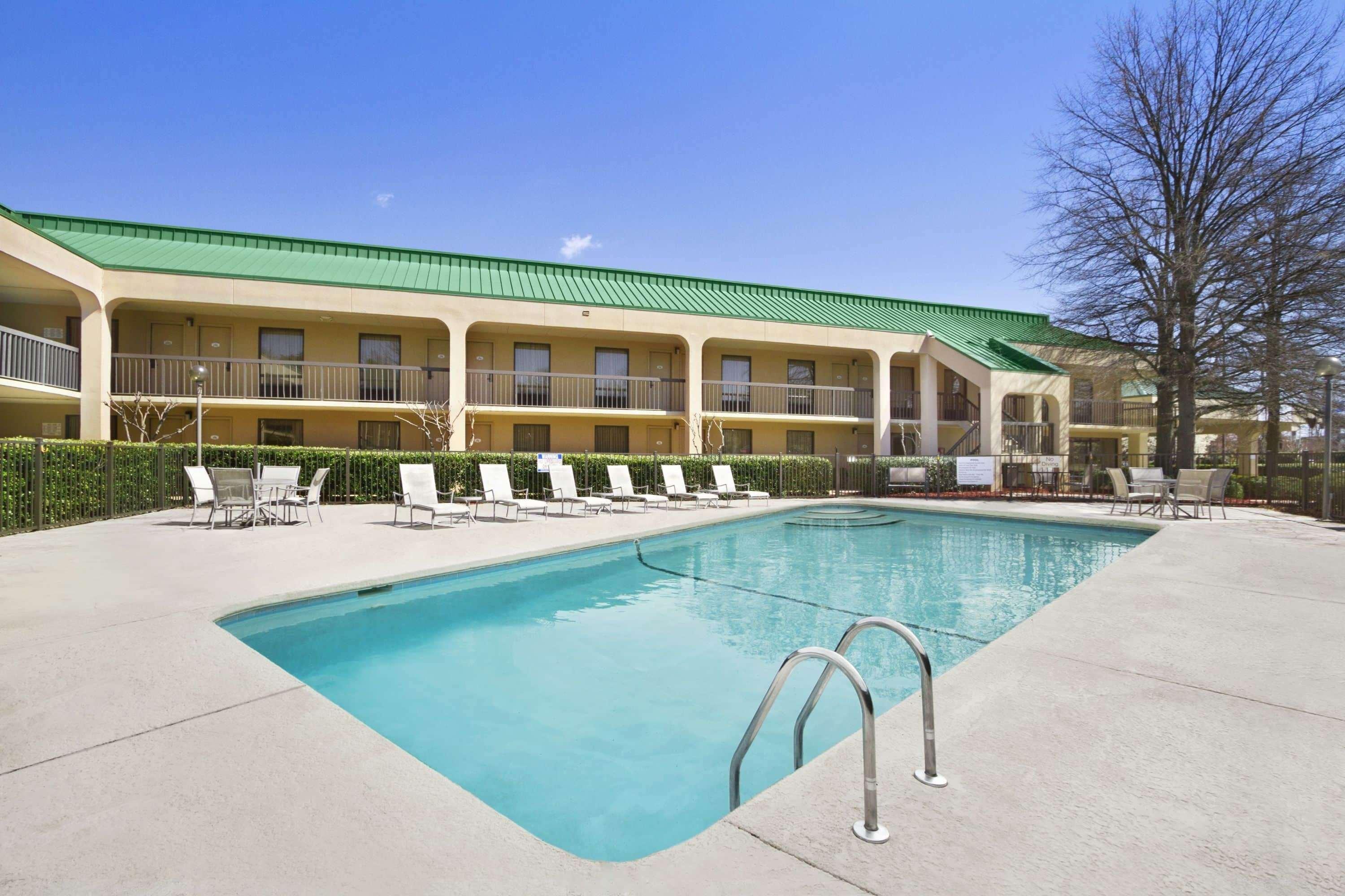 Howard Johnson By Wyndham Greensboro Near The Coliseum Kültér fotó
