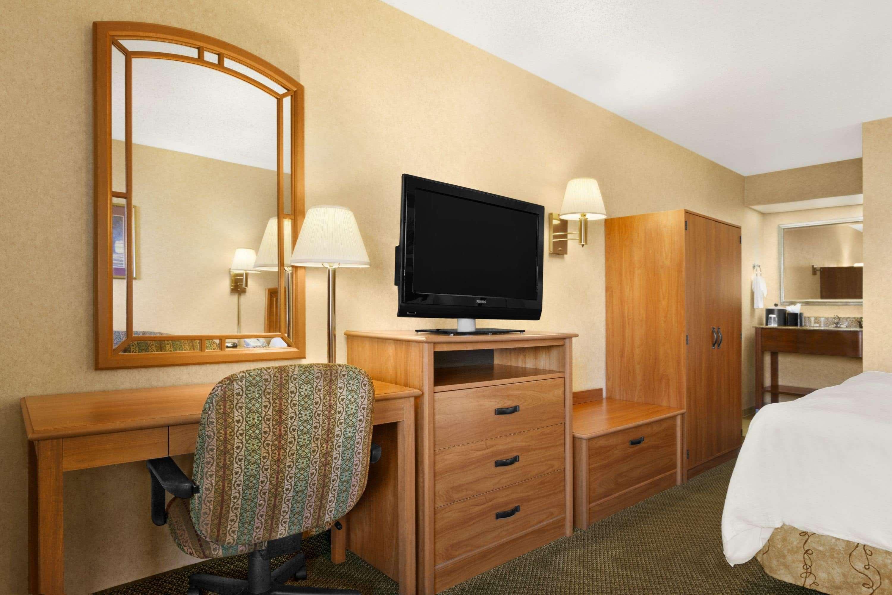 Howard Johnson By Wyndham Greensboro Near The Coliseum Kültér fotó
