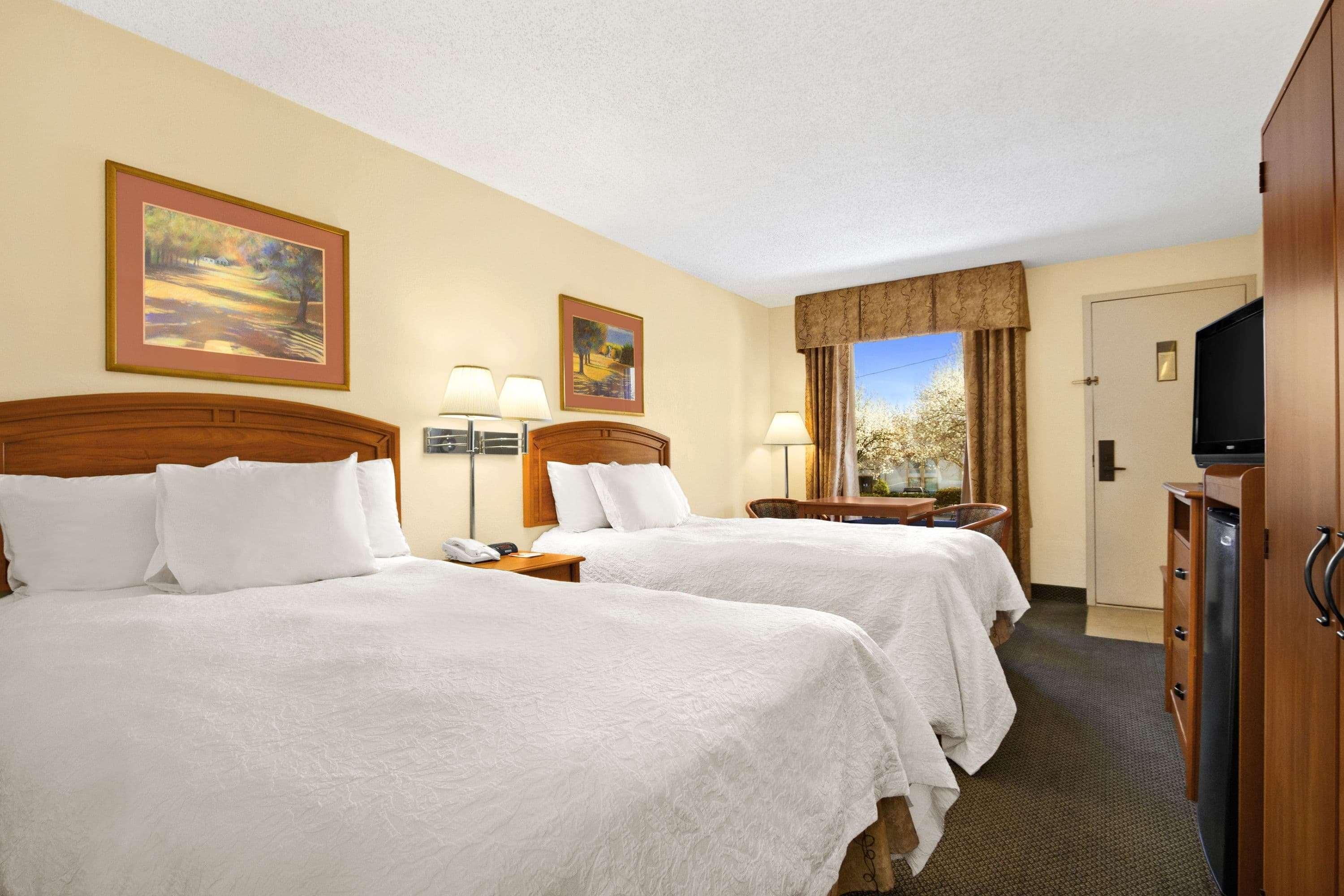 Howard Johnson By Wyndham Greensboro Near The Coliseum Kültér fotó