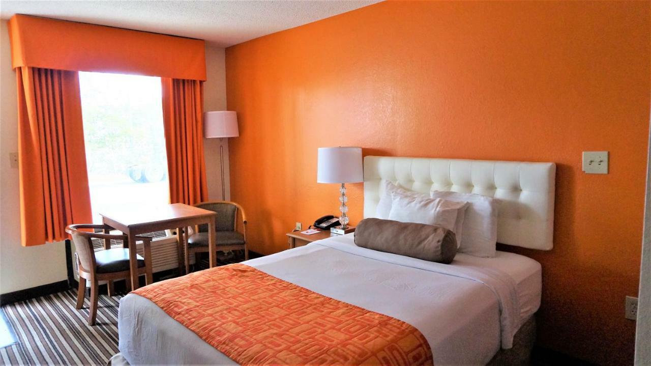 Howard Johnson By Wyndham Greensboro Near The Coliseum Kültér fotó