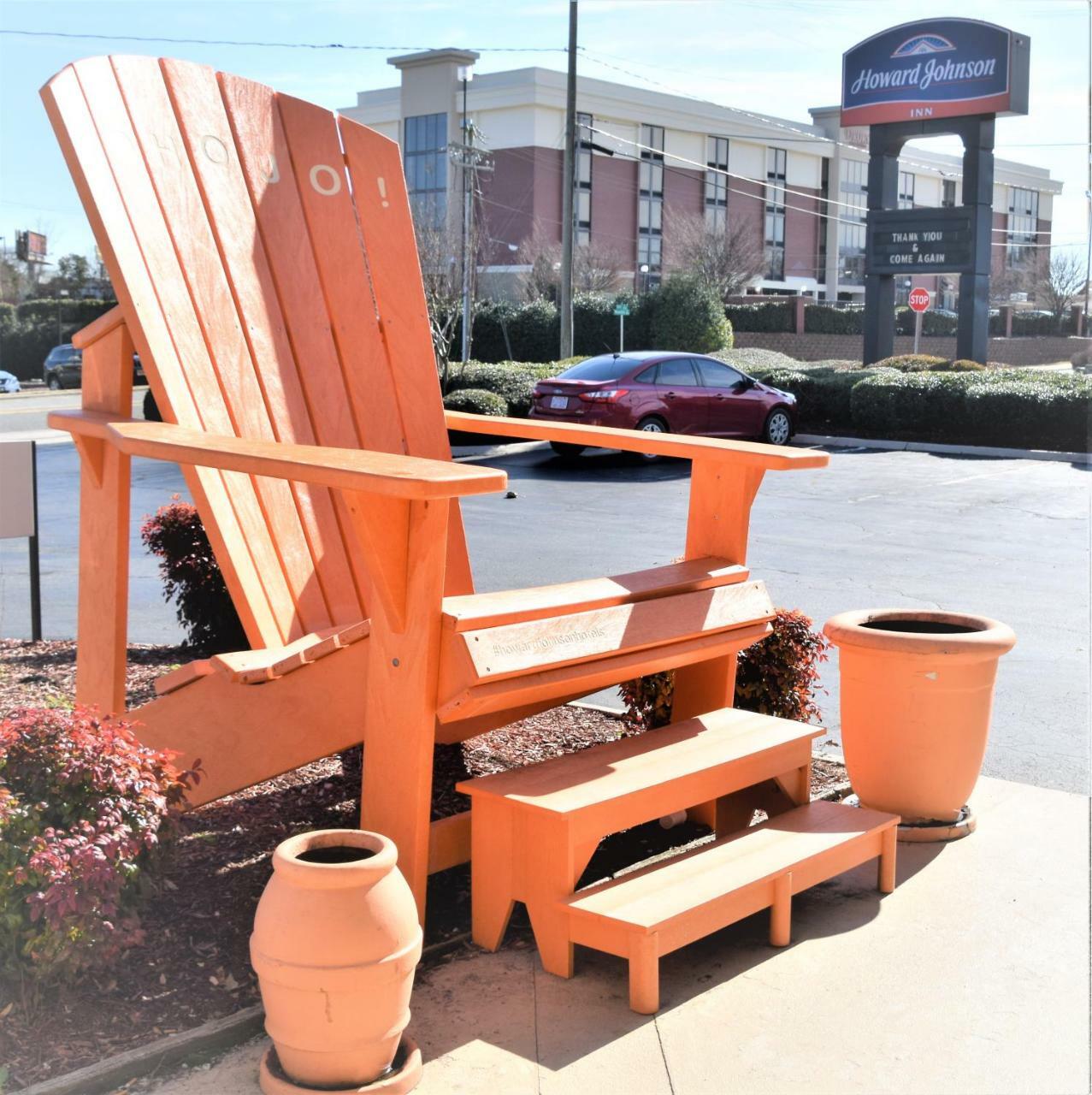 Howard Johnson By Wyndham Greensboro Near The Coliseum Kültér fotó