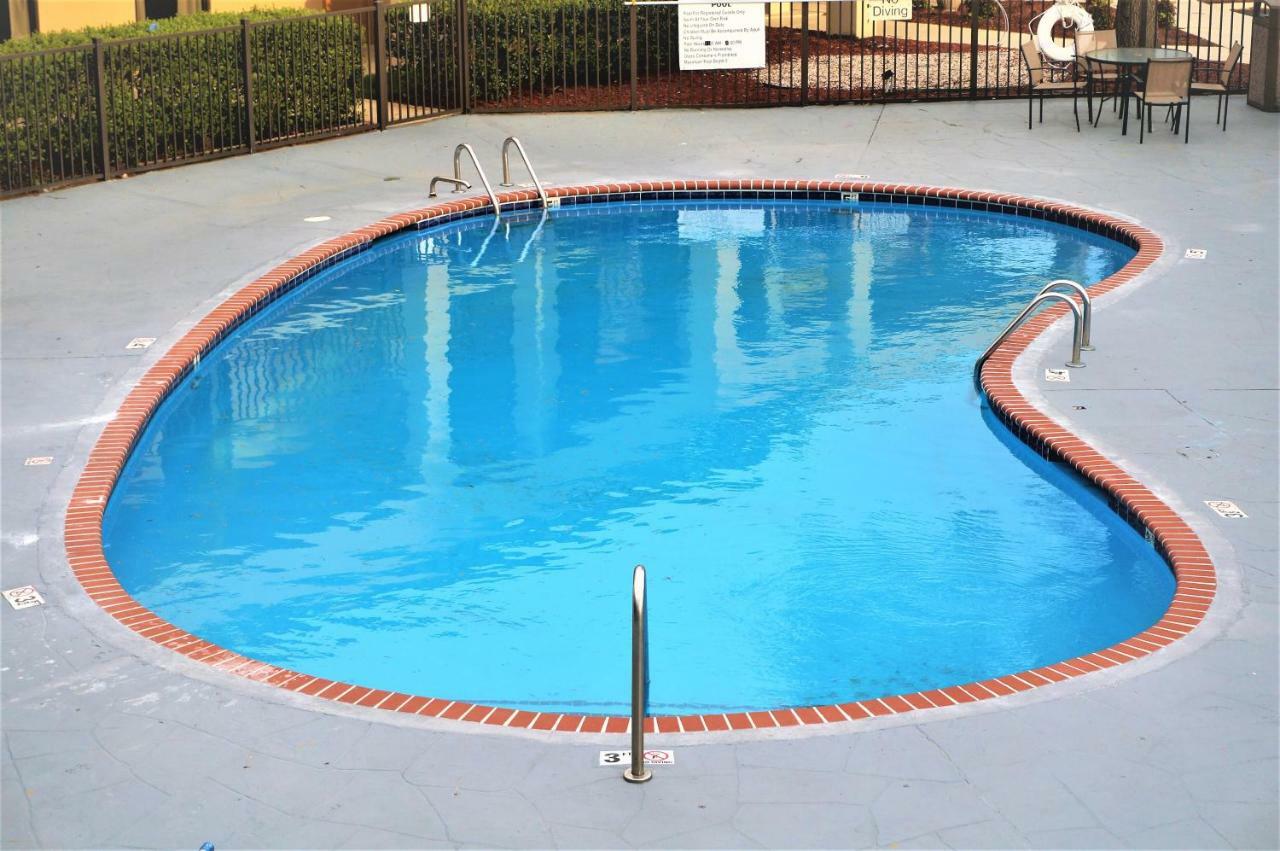 Howard Johnson By Wyndham Greensboro Near The Coliseum Kültér fotó